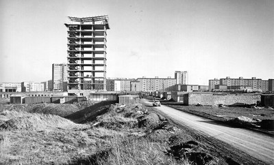 Černá perla na Slavíkově ulici byla postavena v 60. letech 20. století. Foto: archiv ÚMOb Poruba