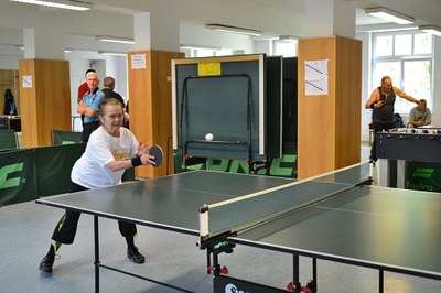 Jednou z disciplín Sportovních her pro seniory byl stolní tenis. Foto: ÚMOb Poruba