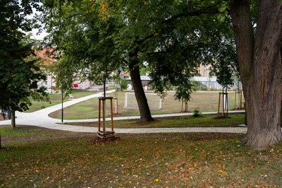 První etapa revitalizace Zámeckého parku je skoro hotová. Zbývá dodělat altán a jeho okolí. Foto: Jiří Birke