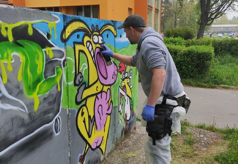 Betonové plochy zdobí postavičky z animovaných seriálů