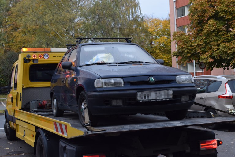 Dražbu nepojízdných aut čeká druhý pokus