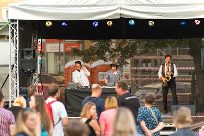 Letní umělecká scéna vstoupila do druhé části