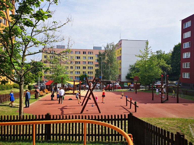 Lidé mohou proměnit svůj dvůr! Návrhy mohou přihlásit do konce září 