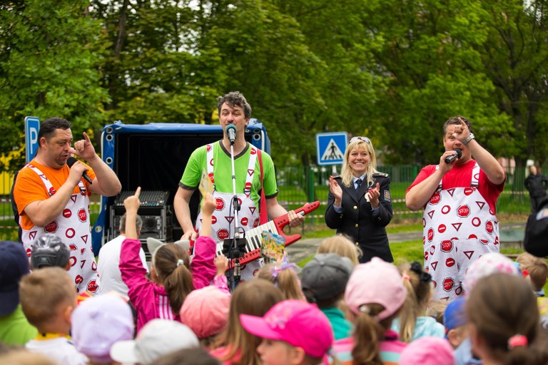 Dětem zahráli Maxim Turbulenc