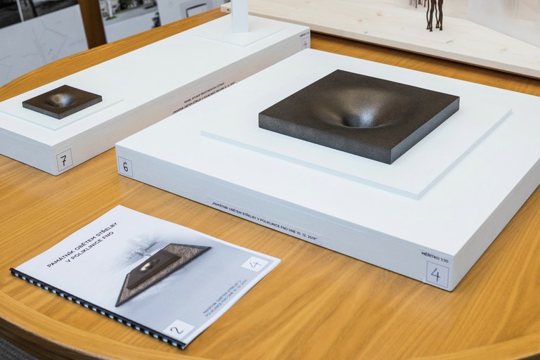 Návrhy památníku obětem střelby v prostoru Za výlohou 