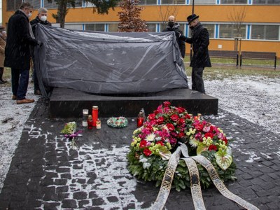 Památník obětem střelby byl odhalen