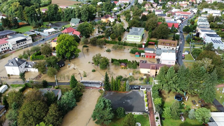 Pomoc při obnově domů po povodních