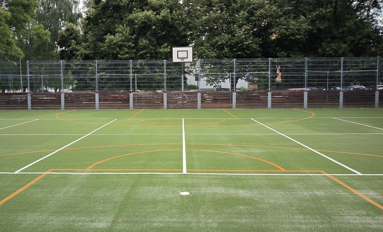 Poruba opravuje sportovní hřiště