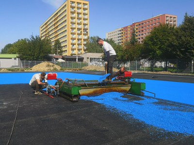 Sportoviště na Bulharské dostává umělý povrch
