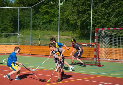 Některá sportoviště škol a školek slouží i veřejnosti