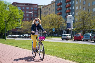 Zájem o sdílená kola s příchodem pěkného počasí prudce stoupá