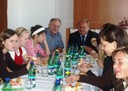 Starosta Poruba Miroslav Novák se starostou TJ Sokol Poruba Antonínem Balnarem a jeho svěřenkyněmi
