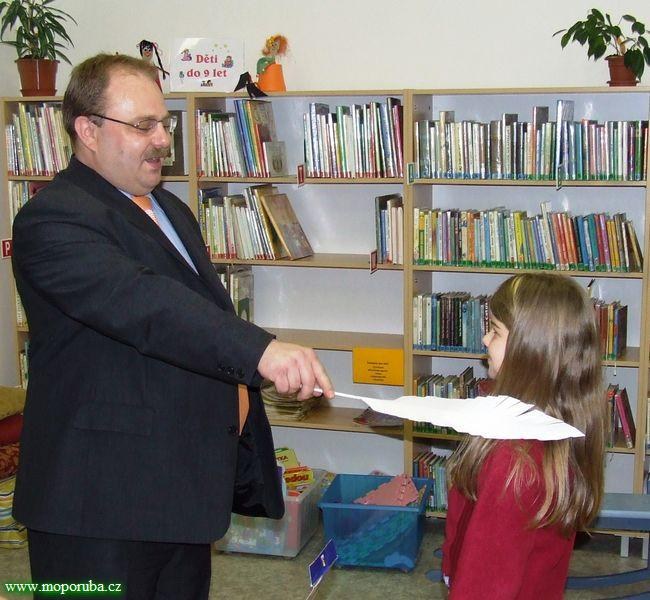 12.3.2008 – Porubští prvňáčci byli pasováni na čtenáře