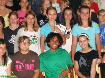 11.6.2008 – Slavný Australan rozdával dětem autogramy 