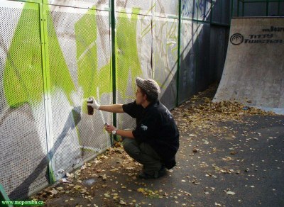 2.10.2008 – V porubském skateparku pomalu vznikají první graffiti 
