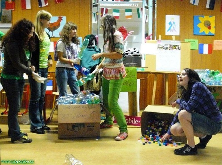 25.6.2009  – Studenti čistili Porubu