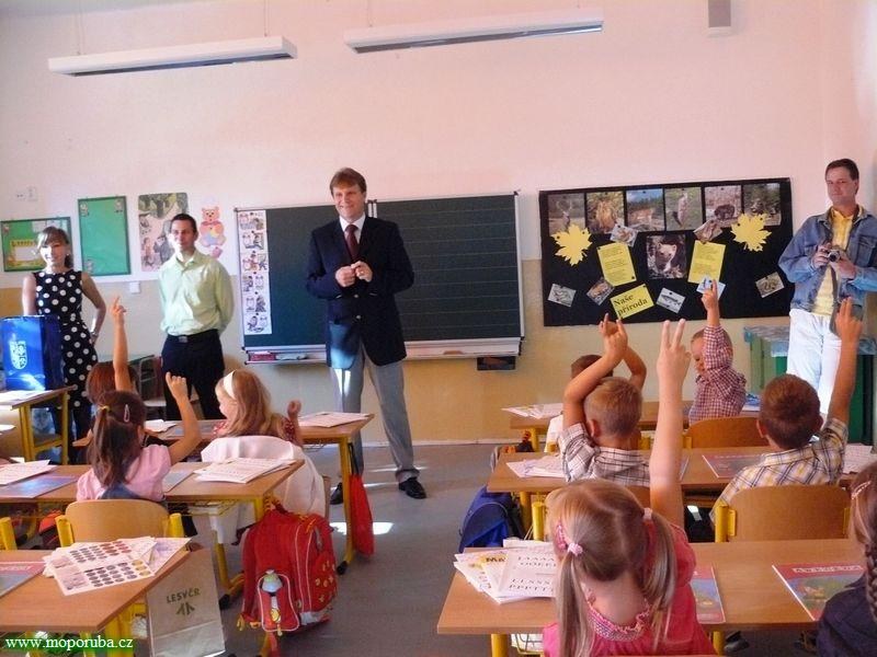 1.9.2009 – V Porubě letos usedlo do lavic 620 prvňáků 