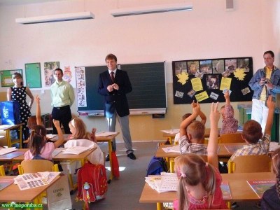 1.9.2009 – V Porubě letos usedlo do lavic 620 prvňáků 