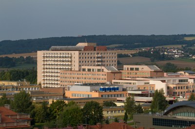 Návštěvy nemocných jsou ve většině oddělení FNO povoleny 