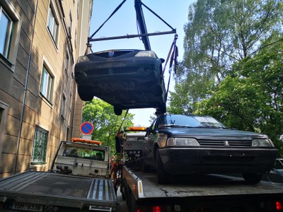 Z ulic Poruby mizí nepojízdné automobily