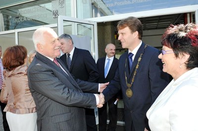 Prezident Václav Klaus s chotí navštívili porubské Gymnázium Olgy Havlové