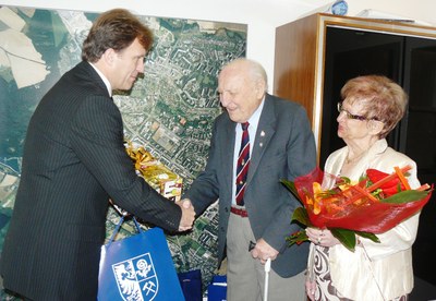 Brigádnímu generálovi Zdeňku Škarvadovi blahopřál k 95. narozeninám starosta Poruby