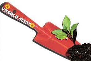 Sázení květin v ulicích Poruby