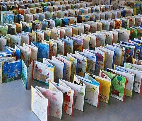 Leporelo s 3147 dětskými kresbami bude vystaveno do 18. prosince 