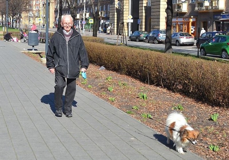 Poruba rozdá pejskařům sáčky na exkrementy