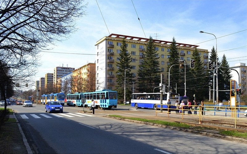 Klíčovou křižovatku opět řídí semafory