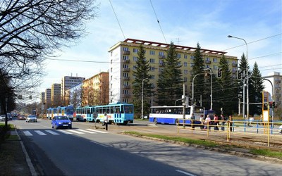 Klíčovou křižovatku opět řídí semafory