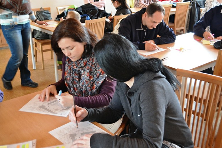Lidé vybírali podobu dvora
