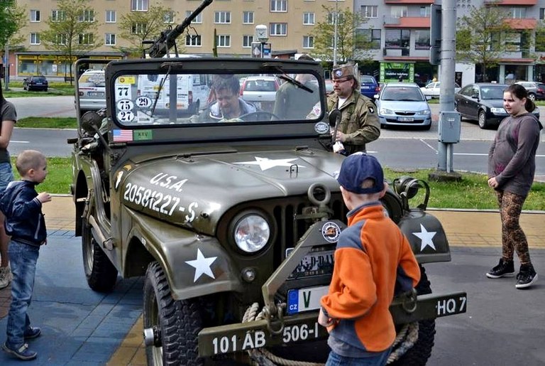 O vojenskou techniku měly zájem stovky lidí