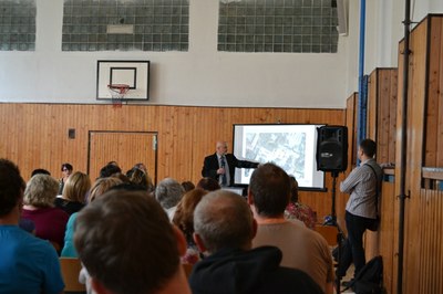 Lidé rozhodovali o parkovišti za DK Poklad