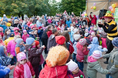 Oblíbená show s klaunem Hopsalínem bude 16. října u kruhového objezdu na Hlavní třídě. Foto: Archiv ÚMOb Poruba 