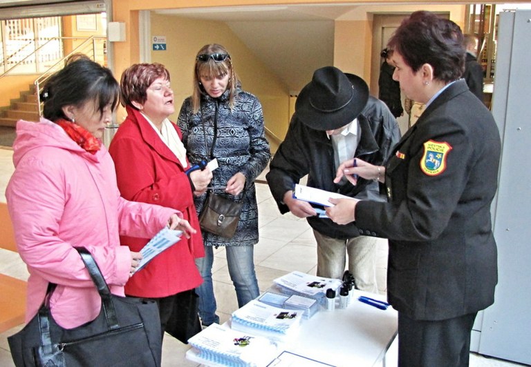 Strážníci informují o pomoci obětem trestných činů