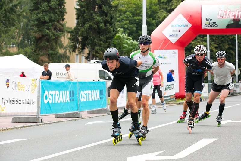 Do Poruby se sjeli maratonci na bruslích