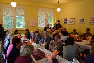 Senioři oslavují výročí klubu Bulharská. Foto: Martin Otipka