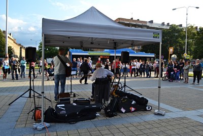 Muzikanti hráli i na Alšově náměstí. Foto: ÚMOb Poruba