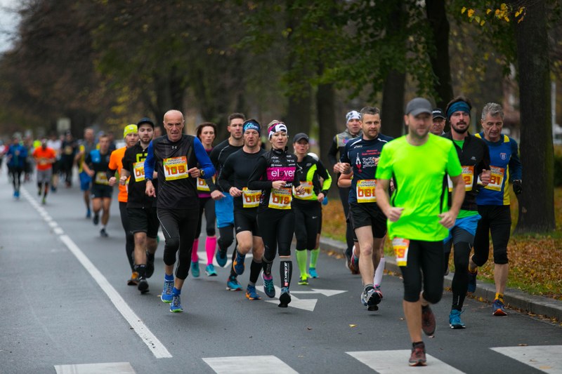 Traťový rekord Porubského čtvrtmaratonu nepadl ani letos
