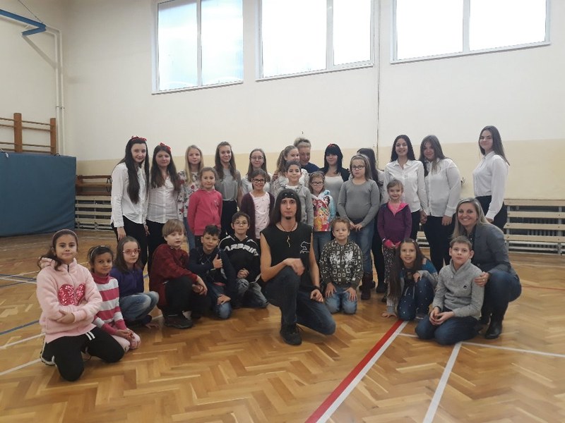 Metaloví muzikanti podporují děti o Vánocích