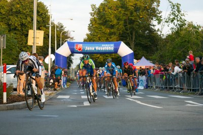 Cyklisté se po roce vracejí na Hlavní třídu