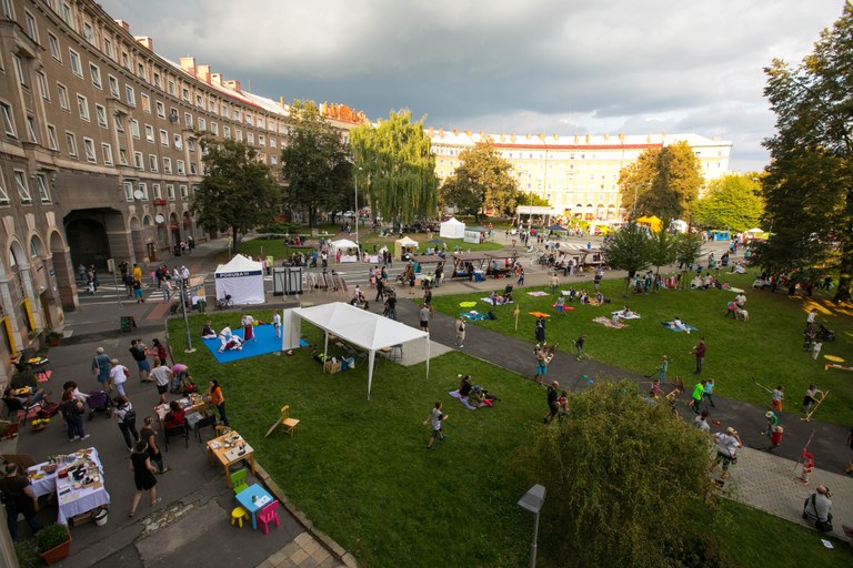 Oblouk po roce ožije sousedskými slavnostmi