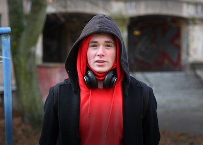 Porubskými středními školami provádí Patrik Kříž.
