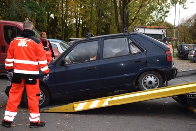 Poruba stále čistí ulice od nepojízdných aut