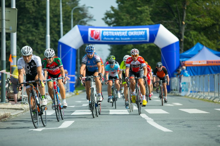 Cyklisté se sjedou na Hlavní třídu