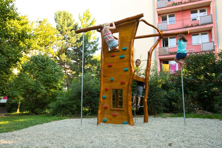 Další hřiště hotovo. Díky Zelené Porubě