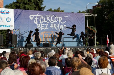 Folklor rozezní Hlavní třídu