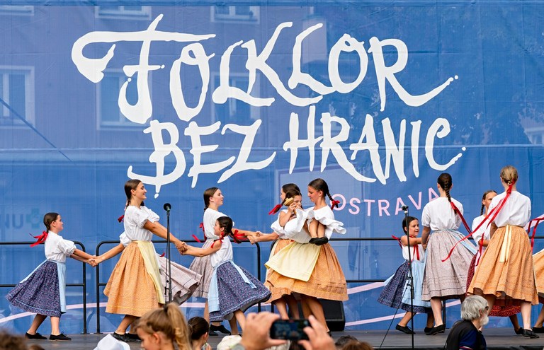 Hlavní třída ožije folklorem