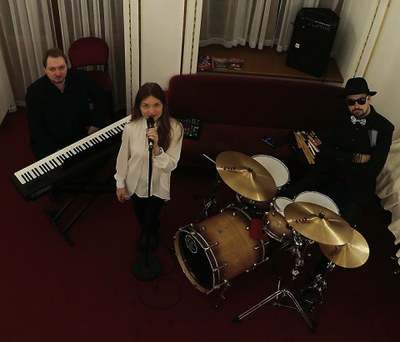 Letní uměleckou scénu zakončí koncert na Alšově náměstí